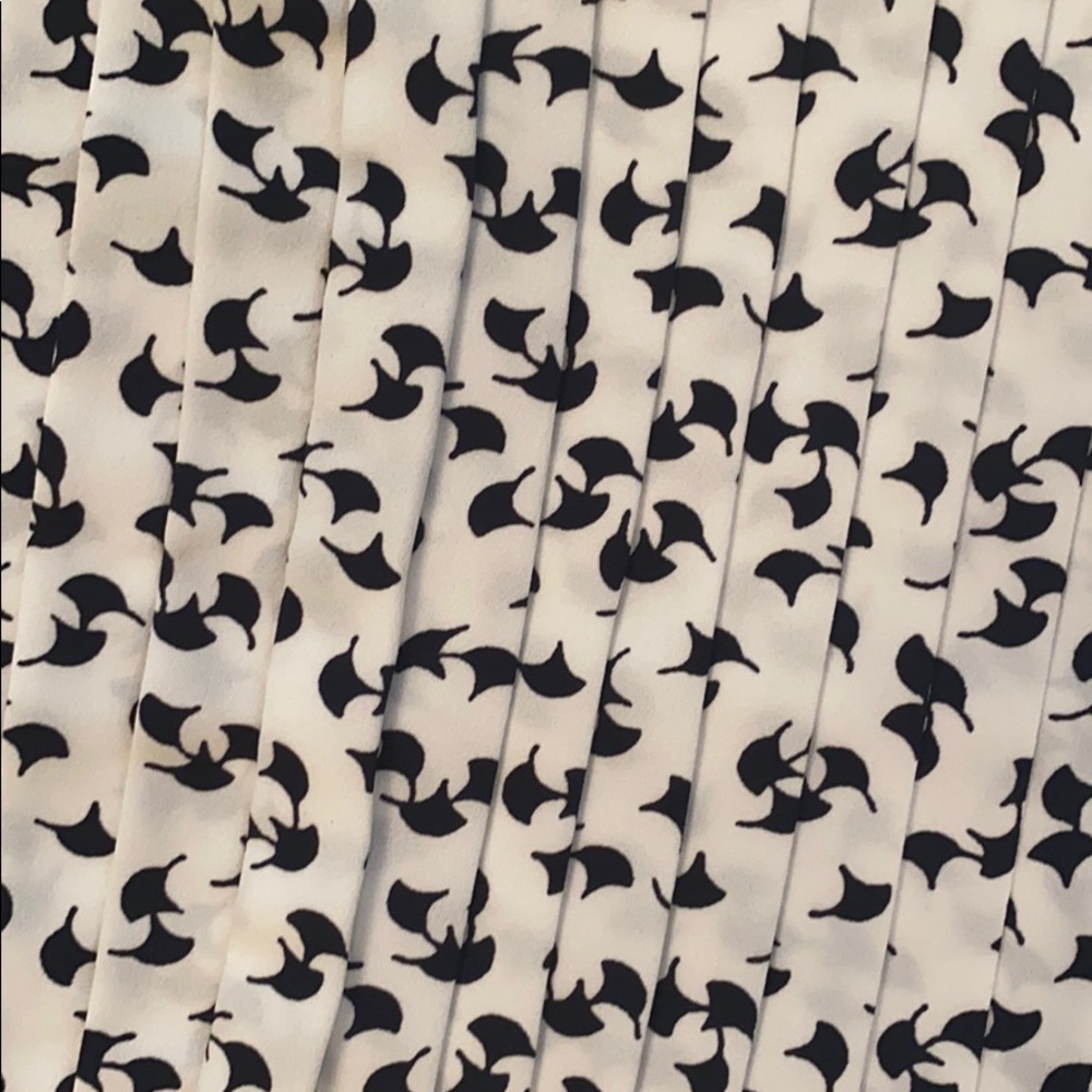 Patterned white & black blouse - Picture 4 of 5
